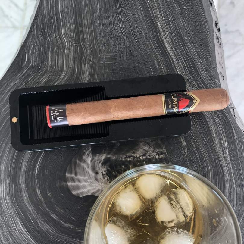 Cumpay Corona Cigar Review.