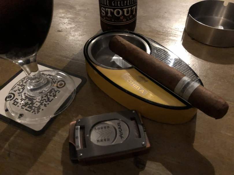 Columbus Special R cigar paired with stout beer in November
