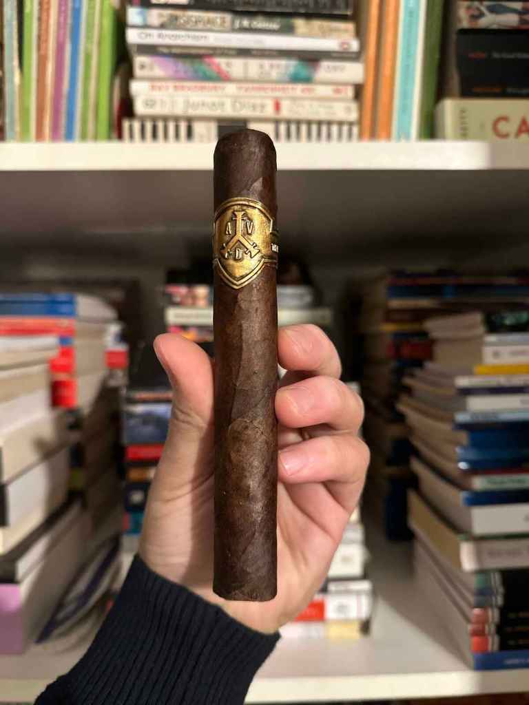 Adventura The Royal Return King's Gold Toro cigar review in Lebanon by Chris Khatsch